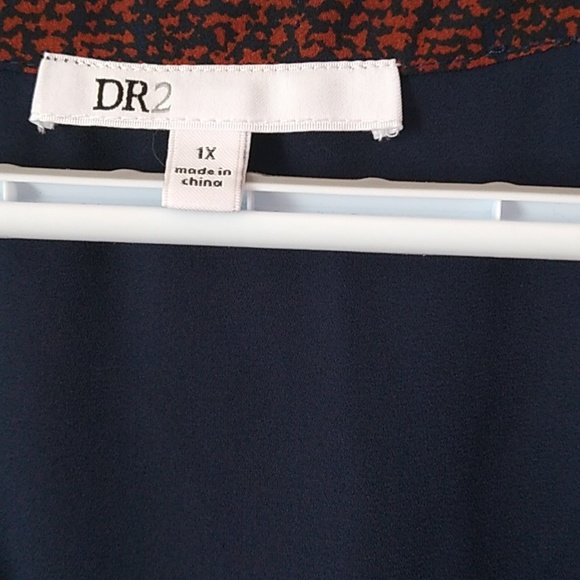 Size 1X DR2 V-Neck Rust Colored Blouse - Picture 4 of 10